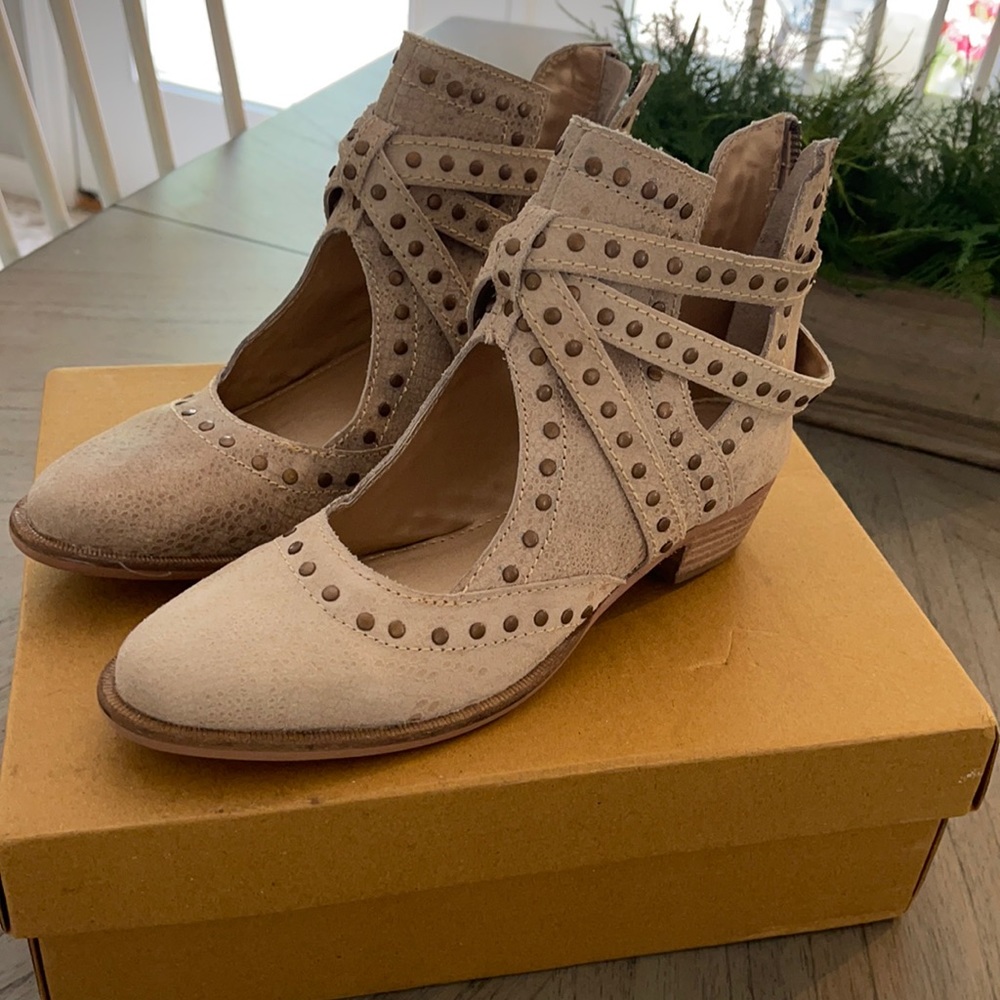 New in Box Delaney leather boot 5Y Joyfolie